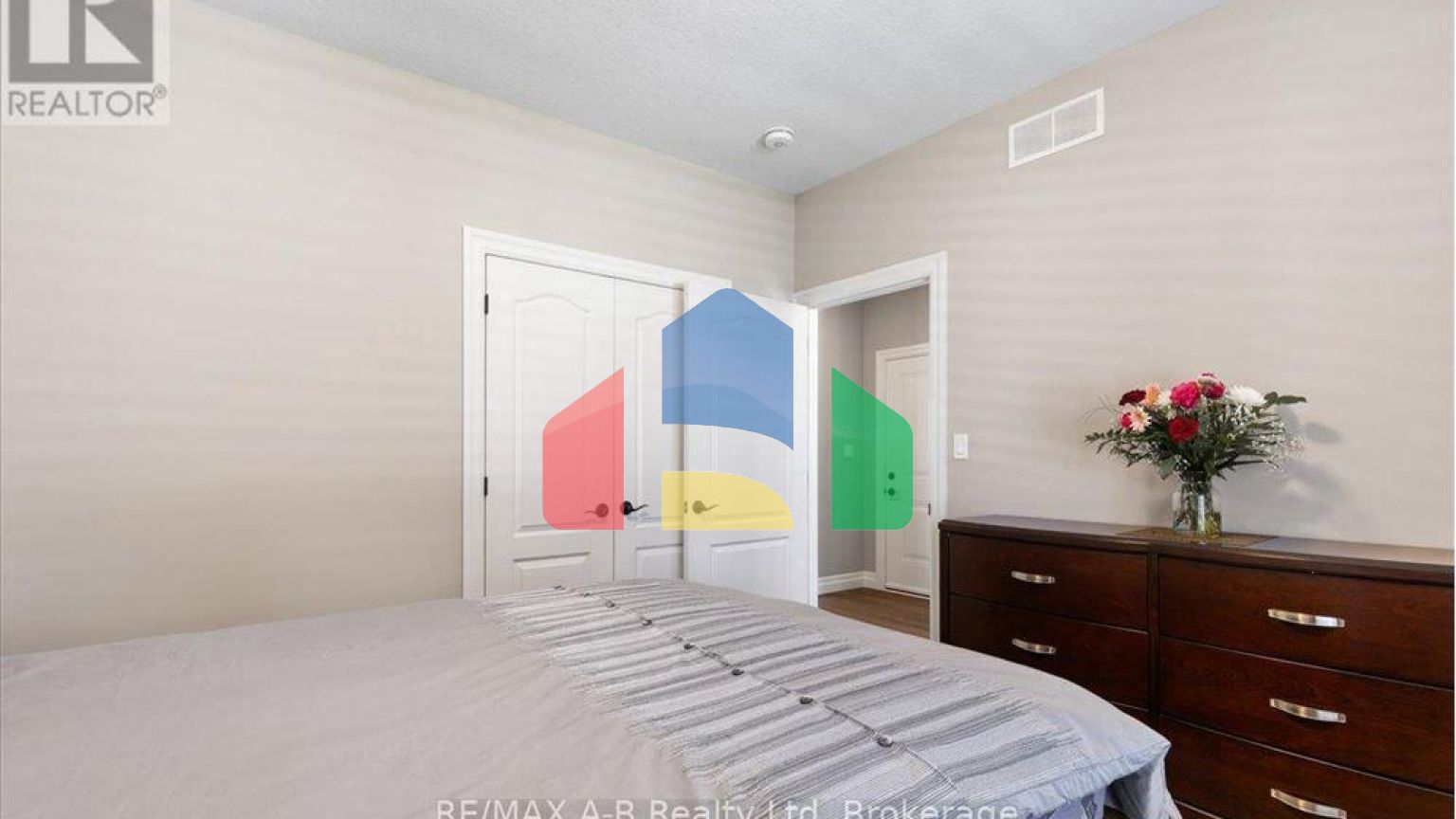 Residential - Single Family Home - St Marys, Canada - Canada