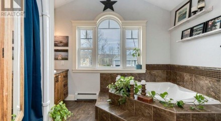 Residential - Single Family Home - Enfield, Canada - Canada