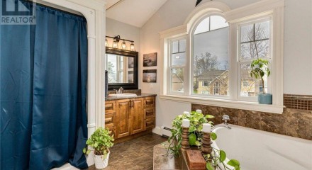 Residential - Single Family Home - Enfield, Canada - Canada