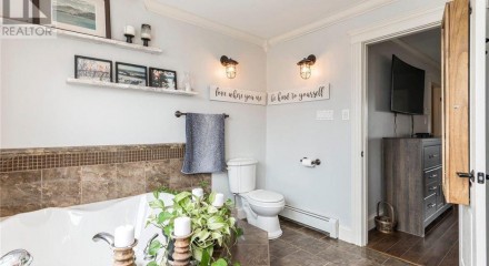 Residential - Single Family Home - Enfield, Canada - Canada