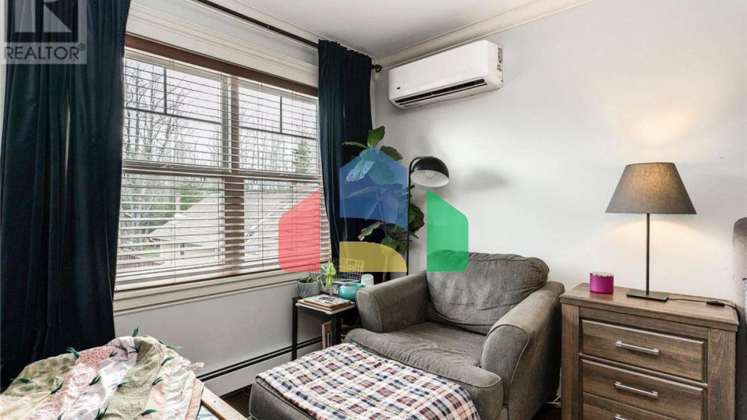 Residential - Single Family Home - Enfield, Canada - Canada