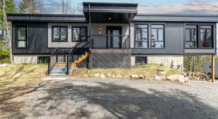 Residential - Bungalow - Sainte-Marguerite-du-Lac-Masson, Canada - Canada