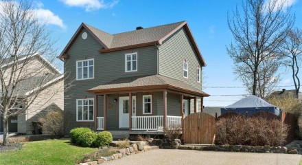 Residential - Two Level House - La Haute-Saint-Charles (Saint-Émile), Canada - Canada