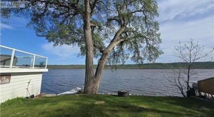 Residential - Single Family Home - Crooked Lake, Canada - Canada