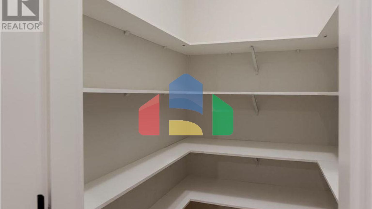 Residential - Condo/Apartment - Lake Country, Canada - Canada