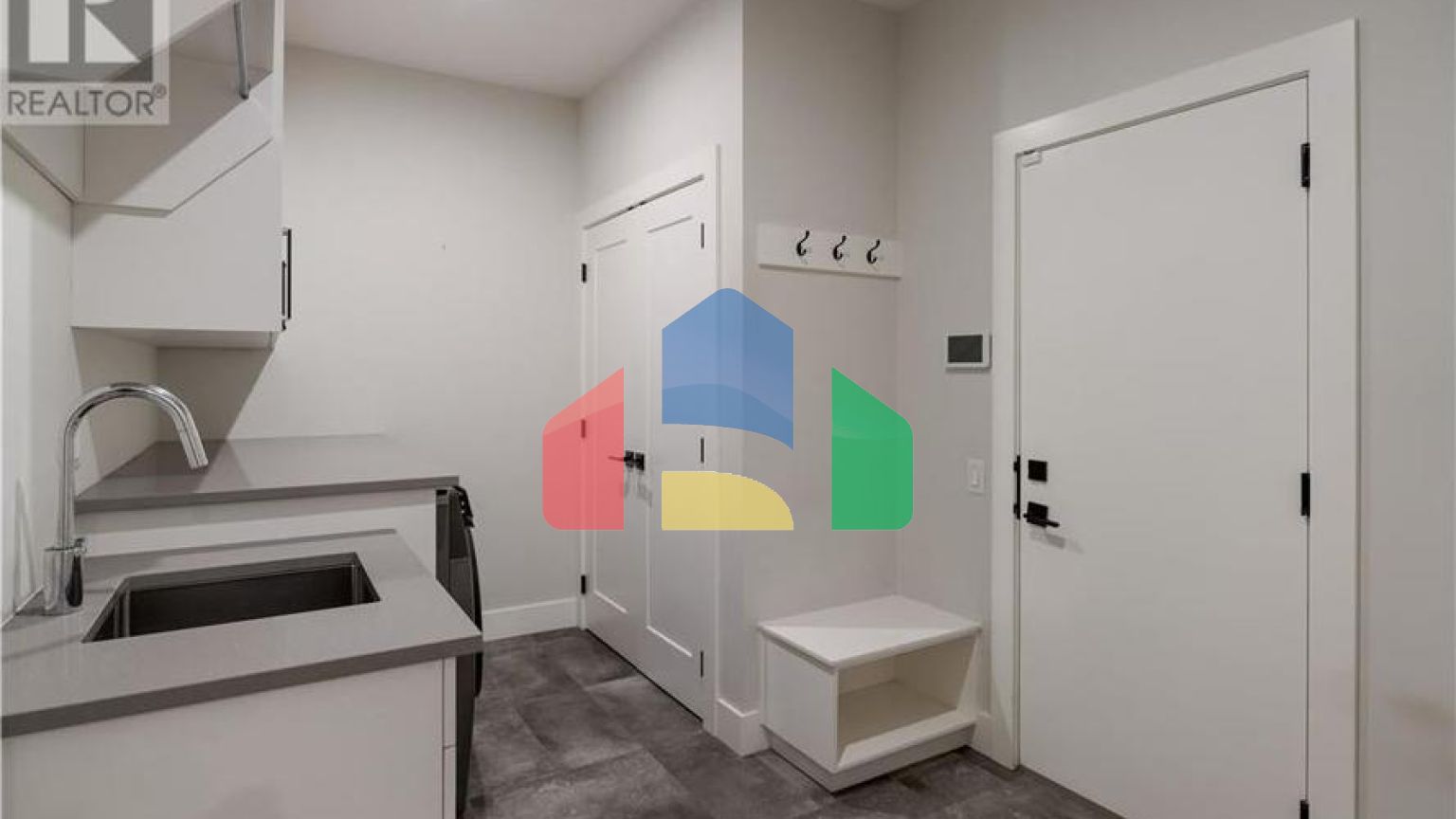 Residential - Condo/Apartment - Lake Country, Canada - Canada