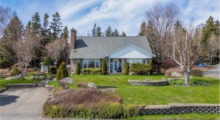 Residential - Two Level House - Rivière-du-Loup, Canada - Canada