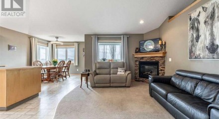 Residential - Single Family Home - Strathmore, Canada - Canada