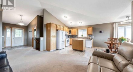Residential - Single Family Home - Strathmore, Canada - Canada