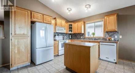 Residential - Single Family Home - Strathmore, Canada - Canada