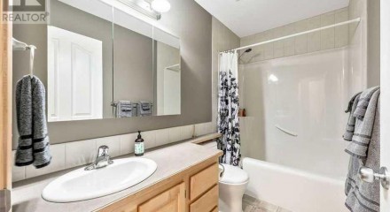 Residential - Single Family Home - Strathmore, Canada - Canada