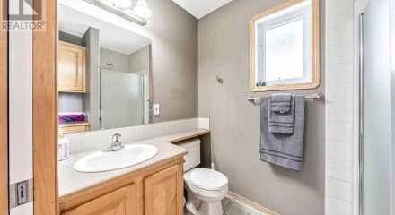 Residential - Single Family Home - Strathmore, Canada - Canada