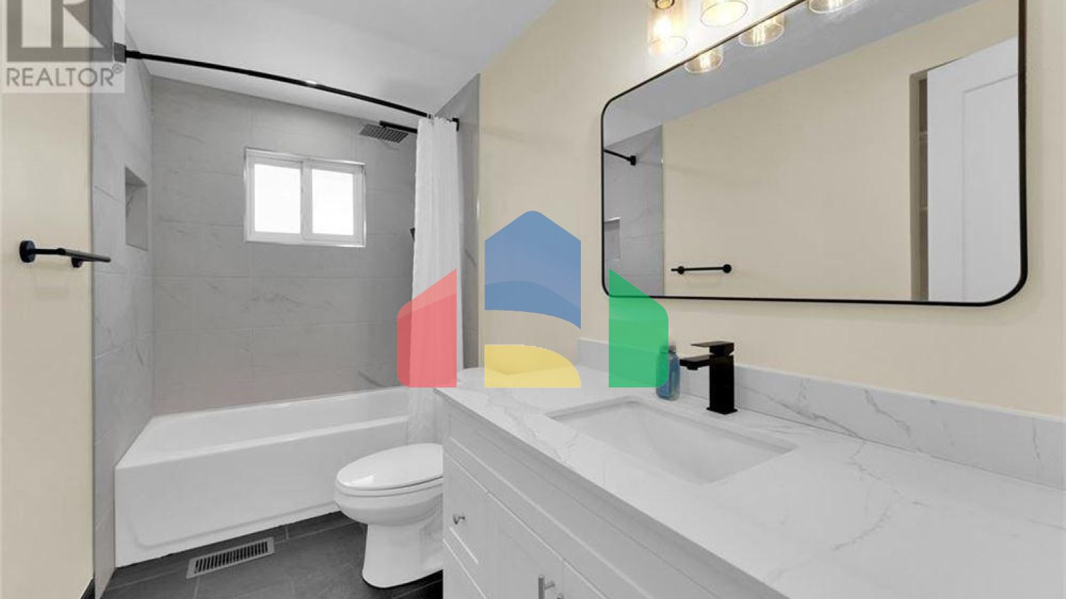 Residential - Single Family Home - Tilbury, Canada - Canada