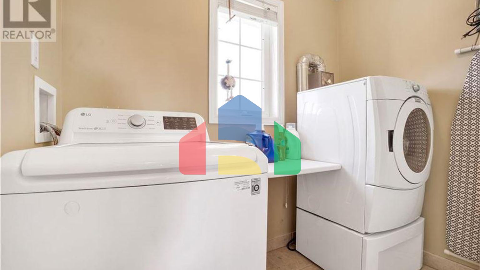 Residential - Single Family Home - Orangeville, Canada - Canada