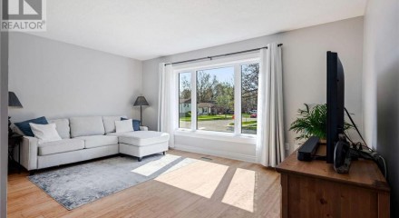 Residential - Single Family Home - Orangeville, Canada - Canada