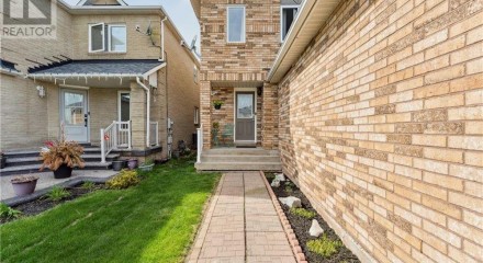 Residential - Single Family Home - Orangeville, Canada - Canada
