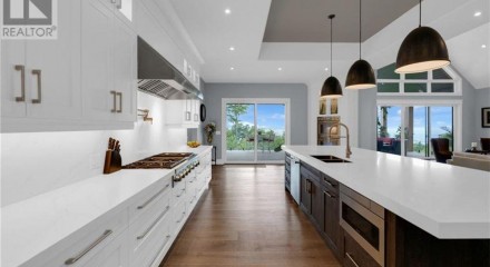 Residential - Single Family Home - Tiny, Canada - Canada