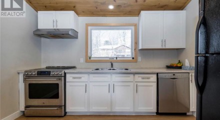 Residential - Single Family Home - Tiny, Canada - Canada