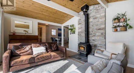 Residential - Single Family Home - Tiny, Canada - Canada