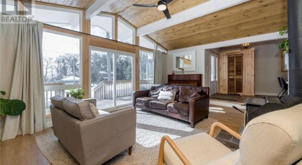 Residential - Single Family Home - Tiny, Canada - Canada