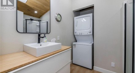 Residential - Single Family Home - Tiny, Canada - Canada