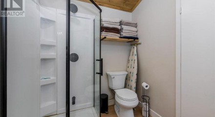 Residential - Single Family Home - Tiny, Canada - Canada