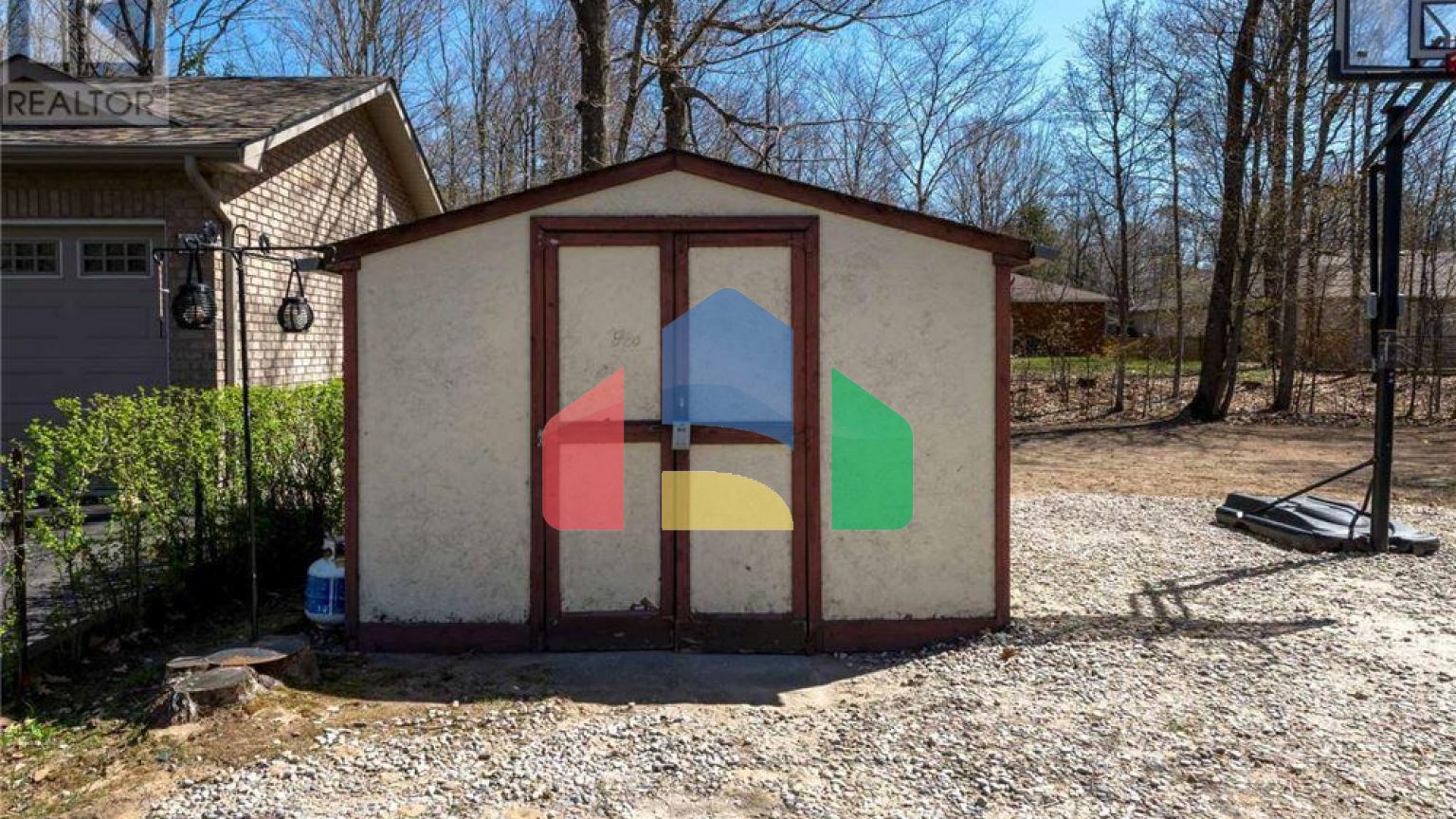 Residential - Single Family Home - Tiny, Canada - Canada