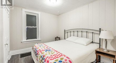 Residential - Single Family Home - Tiny, Canada - Canada