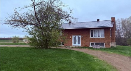 Residential - Bungalow - Wickham, Canada - Canada
