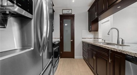 Residential - Condo/Apartment - Pitt Meadows, Canada - Canada