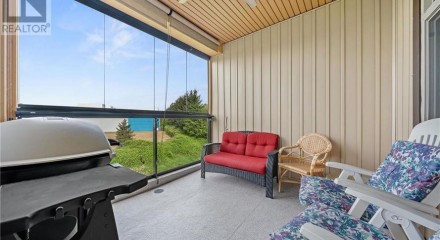 Residential - Condo/Apartment - Pitt Meadows, Canada - Canada