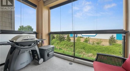 Residential - Condo/Apartment - Pitt Meadows, Canada - Canada
