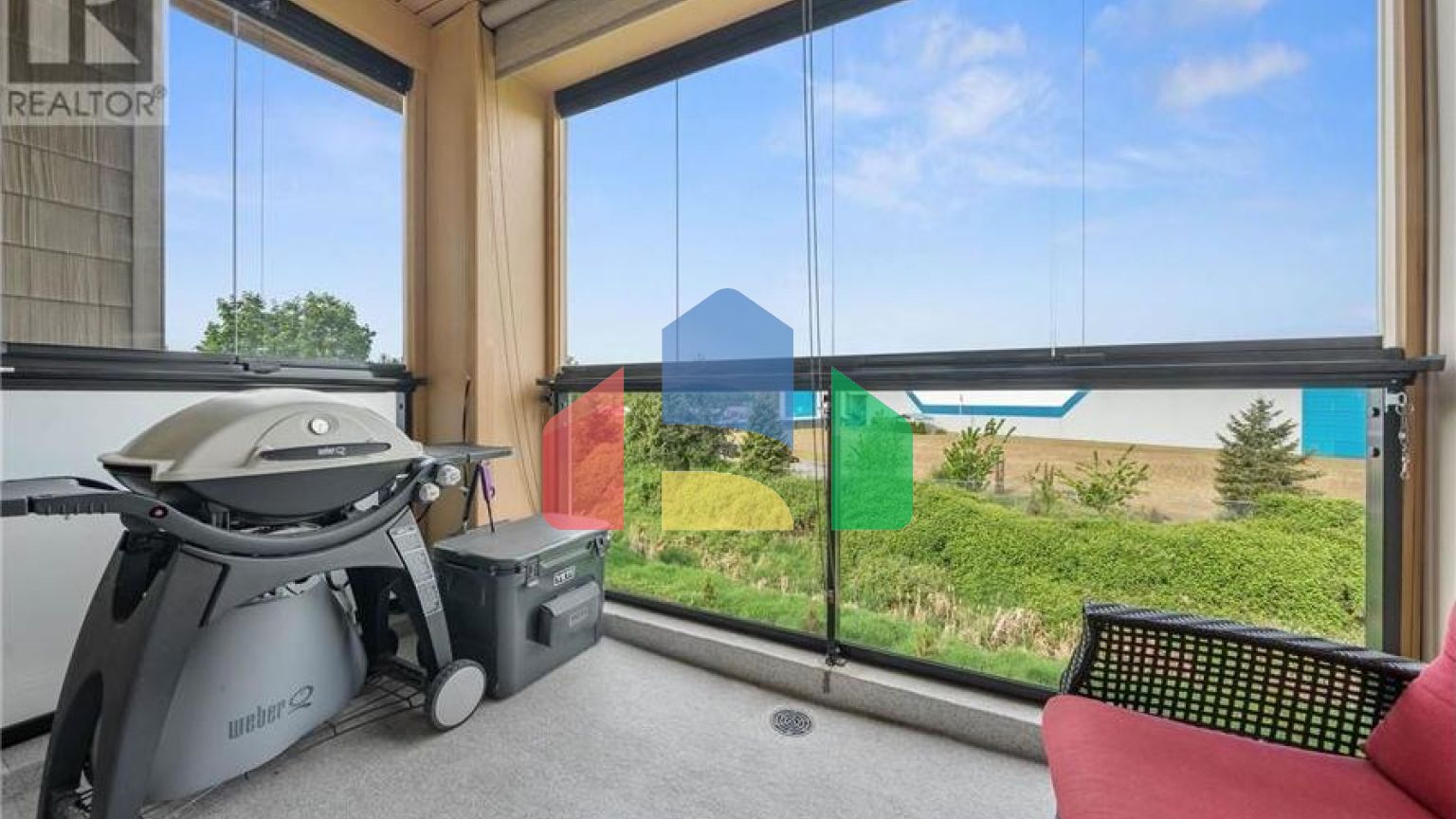 Residential - Condo/Apartment - Pitt Meadows, Canada - Canada