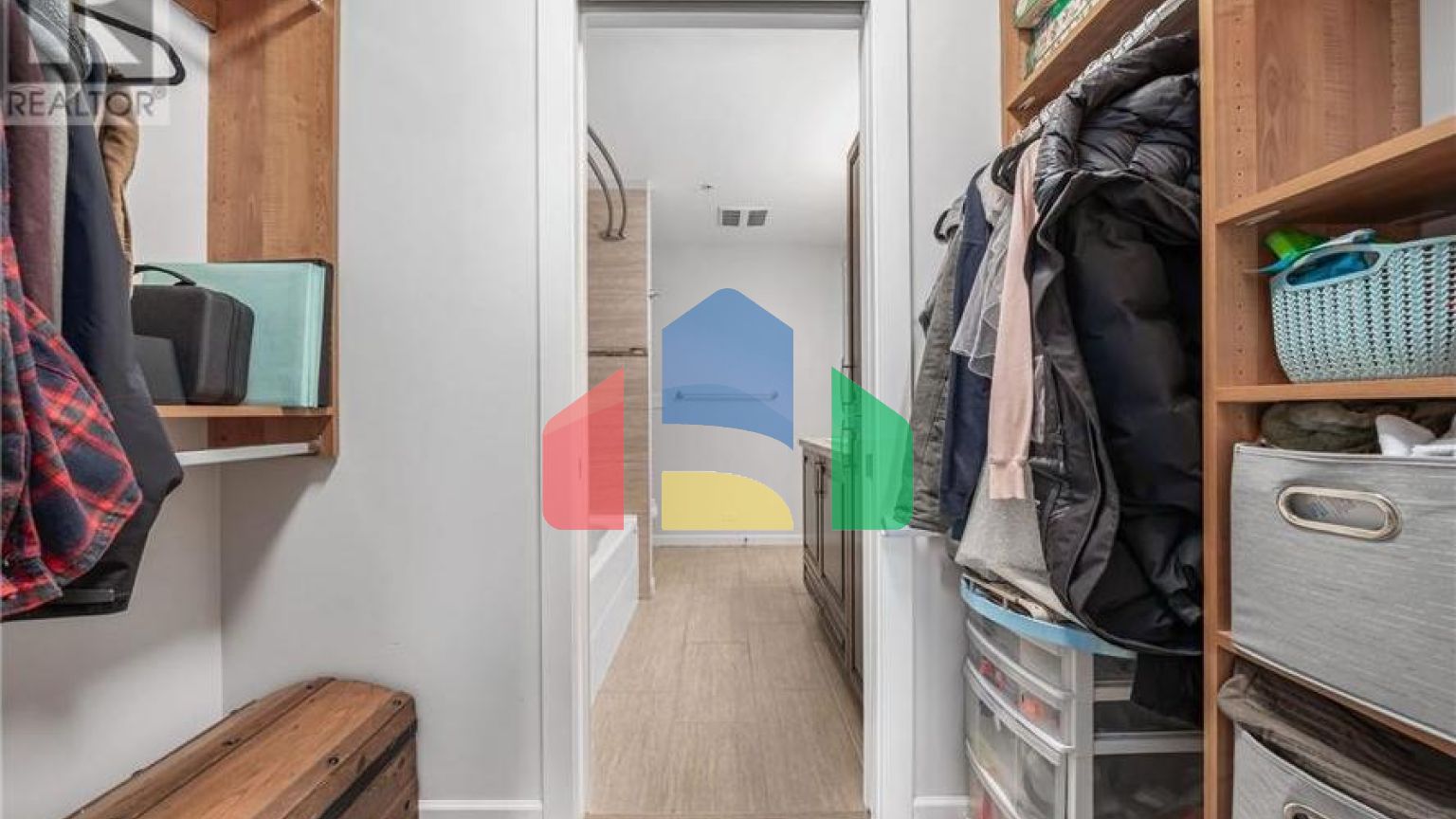 Residential - Condo/Apartment - Pitt Meadows, Canada - Canada