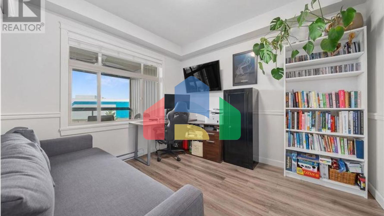 Residential - Condo/Apartment - Pitt Meadows, Canada - Canada