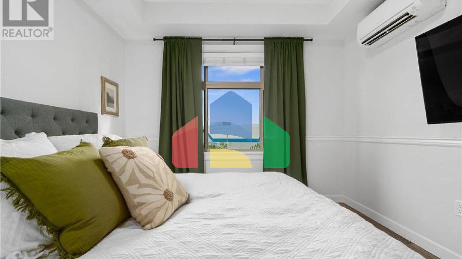 Residential - Condo/Apartment - Pitt Meadows, Canada - Canada