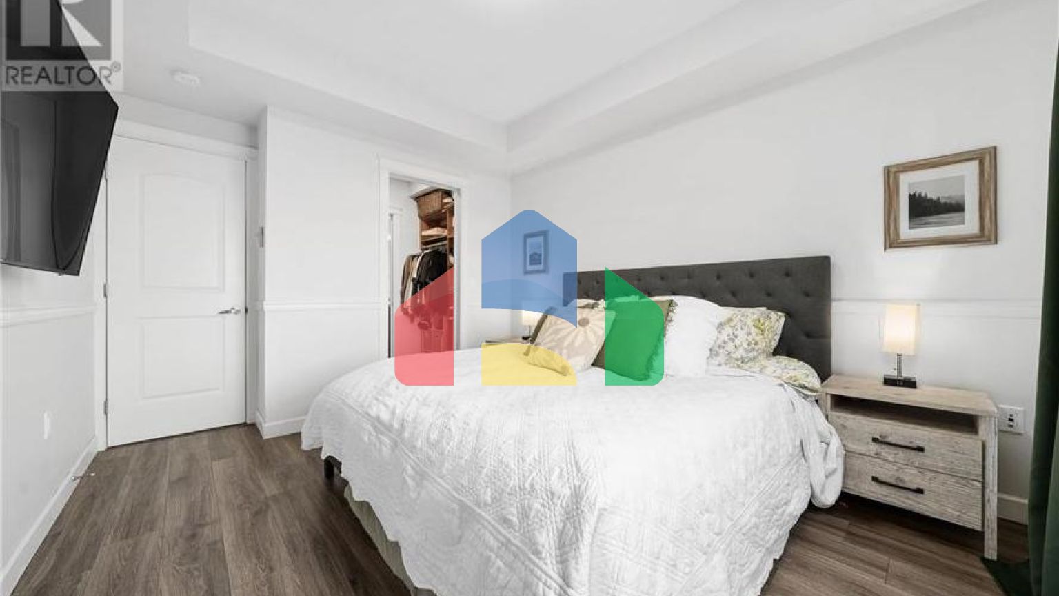 Residential - Condo/Apartment - Pitt Meadows, Canada - Canada