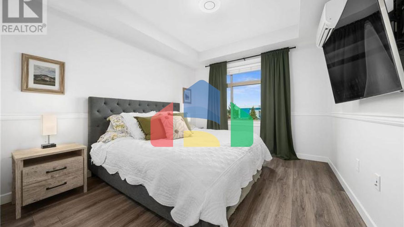 Residential - Condo/Apartment - Pitt Meadows, Canada - Canada