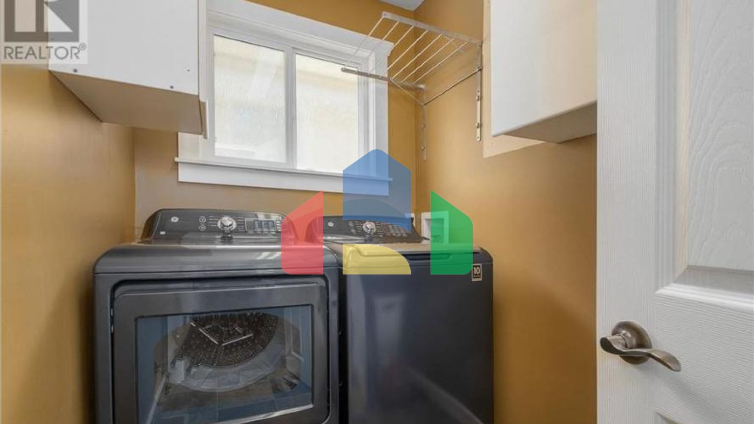 Residential - Single Family Home - Pitt Meadows, Canada - Canada