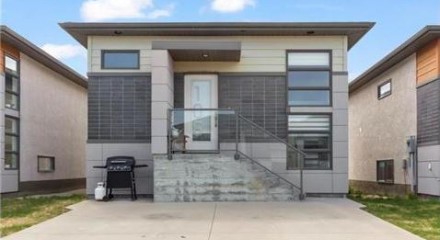 Residential - Single Family Home - Mitchell, Canada - Canada