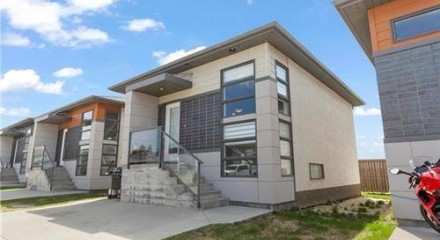 Residential - Single Family Home - Mitchell, Canada - Canada