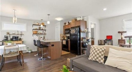 Residential - Single Family Home - Mitchell, Canada - Canada