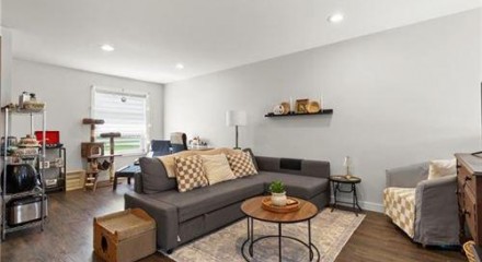 Residential - Single Family Home - Mitchell, Canada - Canada