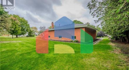 Residential - Single Family Home - Mitchell, Canada - Canada Residential - Single Family Home - Mitchell, Canada - Canada