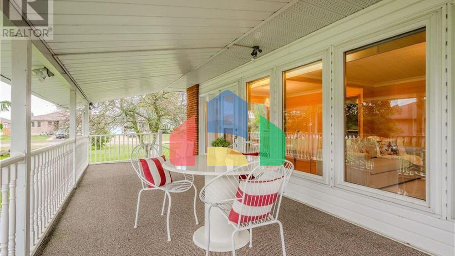 Residential - Single Family Home - Mitchell, Canada - Canada