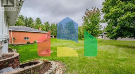 Residential - Single Family Home - Mitchell, Canada - Canada Residential - Single Family Home - Mitchell, Canada - Canada