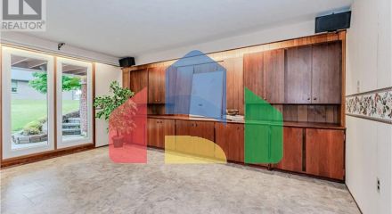 Residential - Single Family Home - Mitchell, Canada - Canada Residential - Single Family Home - Mitchell, Canada - Canada