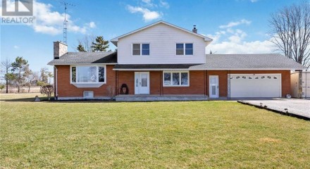 Residential - Single Family Home - Petrolia, Canada - Canada