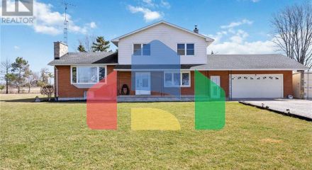 Residential - Single Family Home - Petrolia, Canada - Canada
