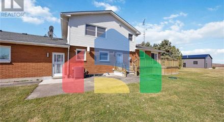 Residential - Single Family Home - Petrolia, Canada - Canada Residential - Single Family Home - Petrolia, Canada - Canada